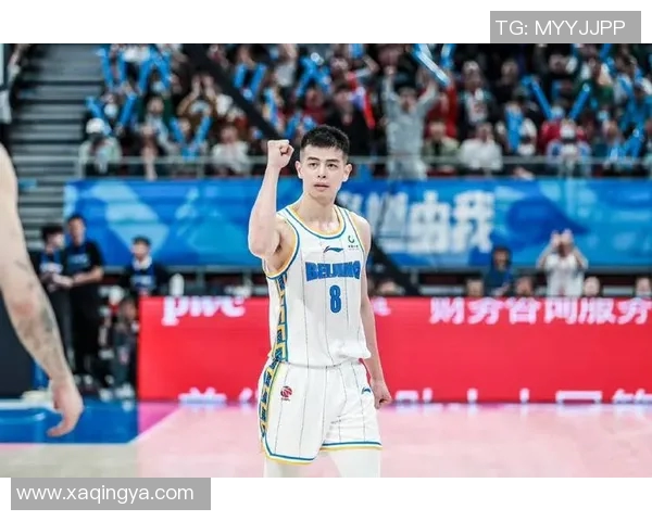 方硕的篮球之路：从青涩新秀到赛场明星的成长历程与心路历程