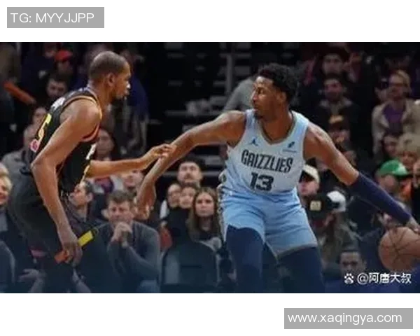 湖人队与灰熊队激战正酣谁能在季后赛中笑到最后